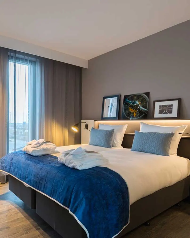 Postillion - 807x1014 - Body Image 2 (1)