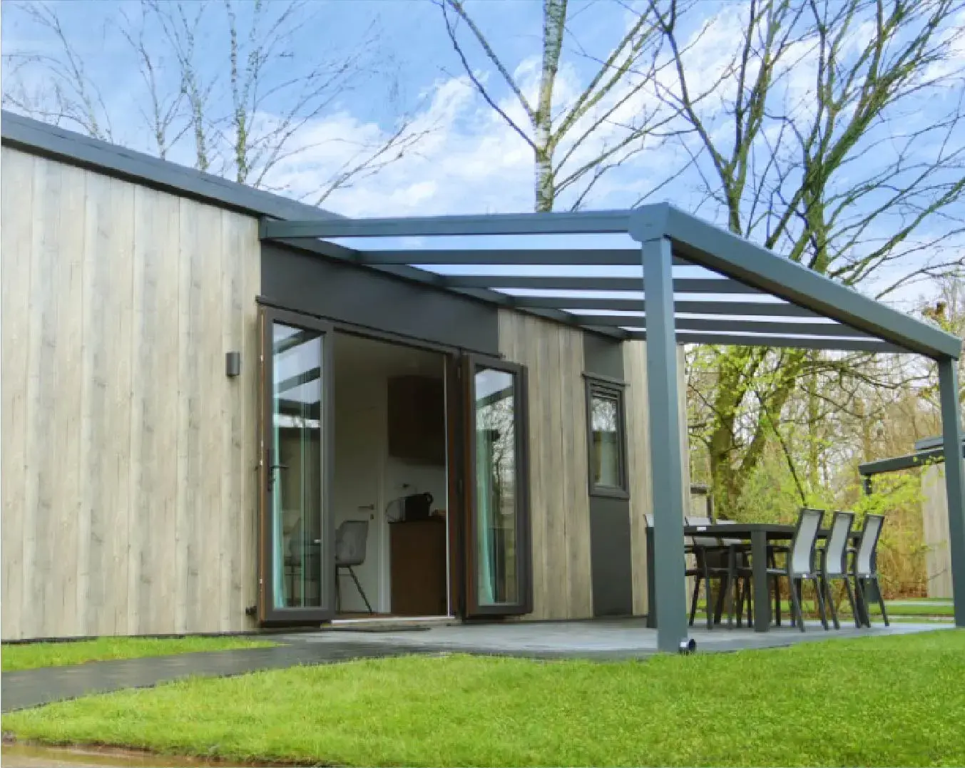 Slagharen Themepark Resort Website body Image 1 1076 x 1352-50