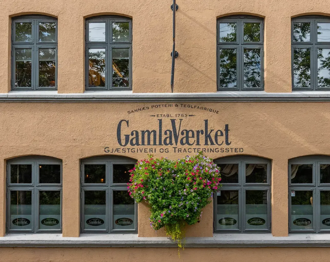 Kronen Hotels Website body Image 1 1076 x 1352-50